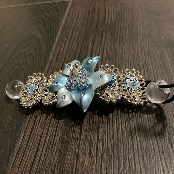 Beautiful hair band - Picture 3 of 3